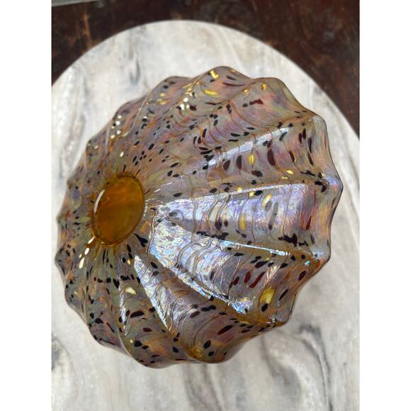 Fifth Avenue Crystal Art Glass Conch Shell Vase Amber Tortoise Iridescent - Picture 8 of 9